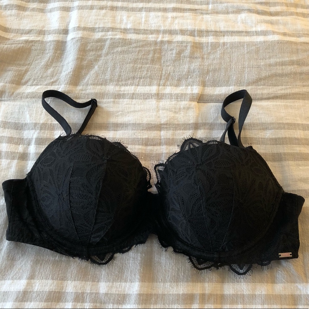 Victoria’s Secret black lace bra